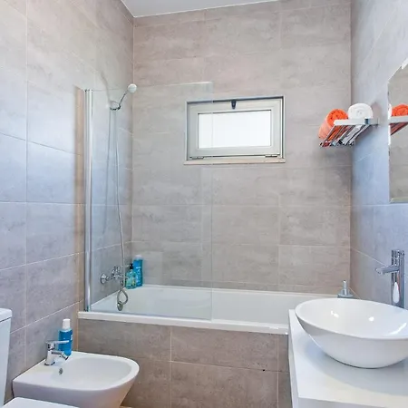 Villa Namora - Private Swimming Pool & Hot Jacuzzi Albufeira