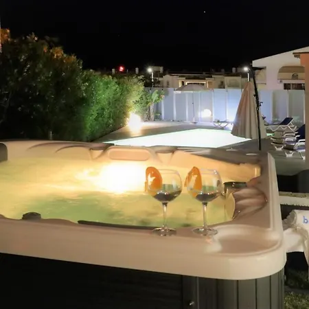 Villa Namora - Private Swimming Pool & Hot Jacuzzi *