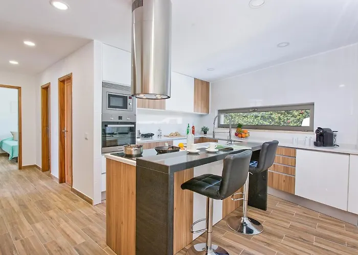 Namora - Private Swimming Pool & Hot Jacuzzi 빌라 알부페이라