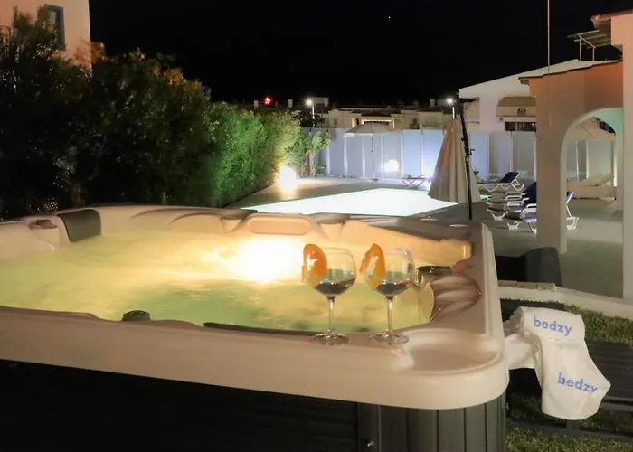 Villa Namora - Private Swimming Pool & Hot Jacuzzi *