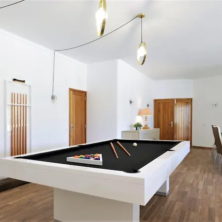 Namora - Private Swimming Pool & Hot Jacuzzi Villa *